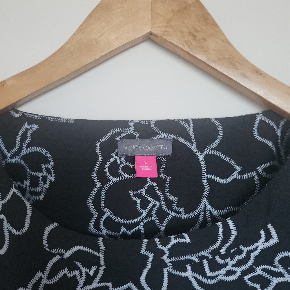Vince Camuto Floral Stitch Top NWT - Picture 4 of 9